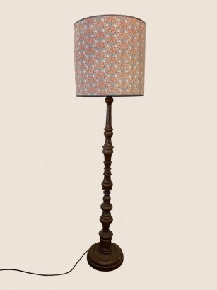 FLOOR LAMP WITH FLORAL LAMPSHADE