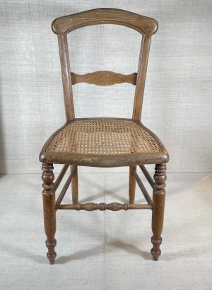 WOODEN CHIAR STUFFED SEAT