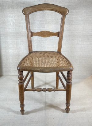 WOODEN CHIAR STUFFED SEAT