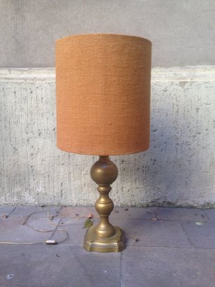 PAIR OF LAMPS WITH BRONZE BASE