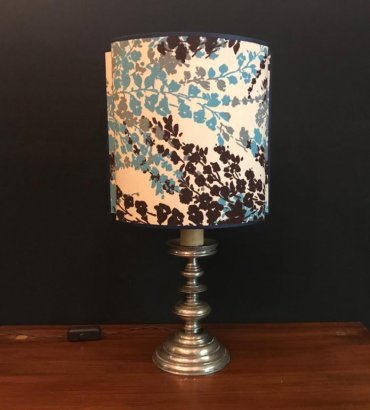 TABLE LAMP WITH FAN SHAPED LAMPSHADE