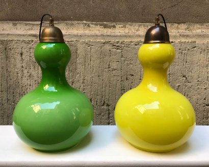 PAIR OF YELLOW AND GREEN GLASS PENDANT LAMPS